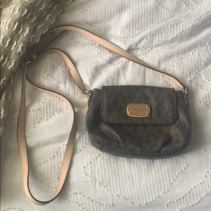 MICHAEL KORS CROSS BODY *AUTHENTIC*